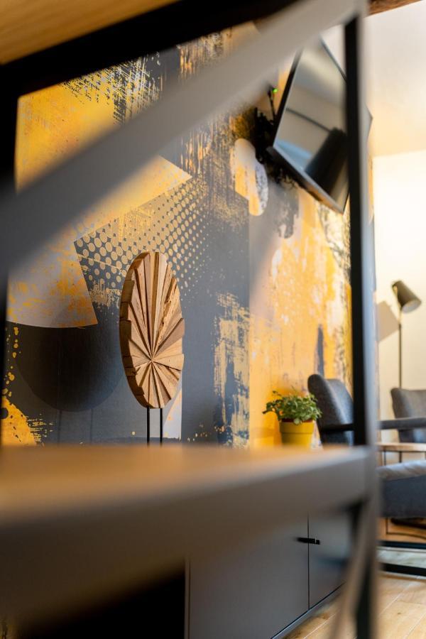 Ardenne Bnb Gite Urbain Avec Terrasse 마르쉐앵파멩느 외부 사진