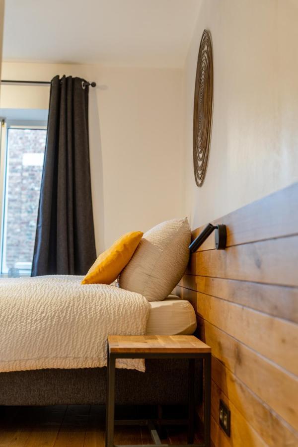 Ardenne Bnb Gite Urbain Avec Terrasse 마르쉐앵파멩느 외부 사진